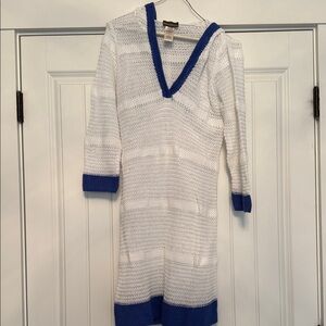 NWOT Hooded White and Blue Knit Beach V Neck Beach Cover Up